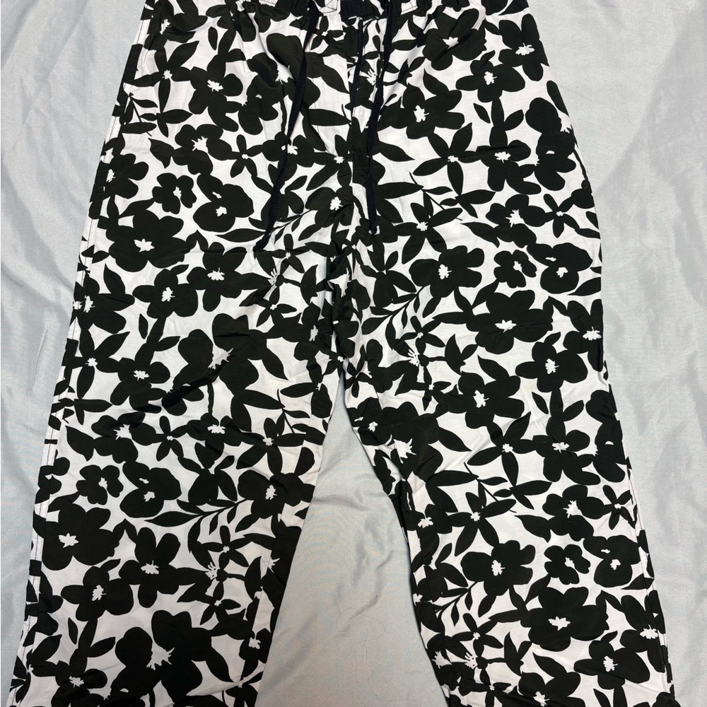 Black & White Floral Print Pants